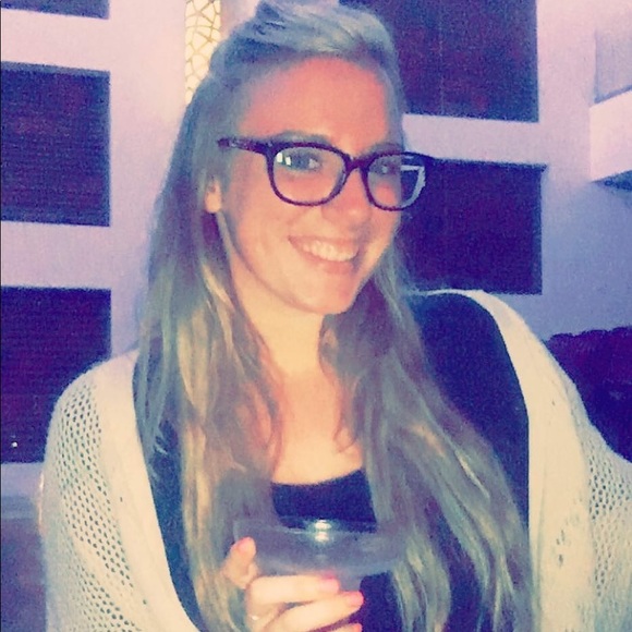 Meet your Posher, Trisha Mae 🦋 - Picture 3 of 3